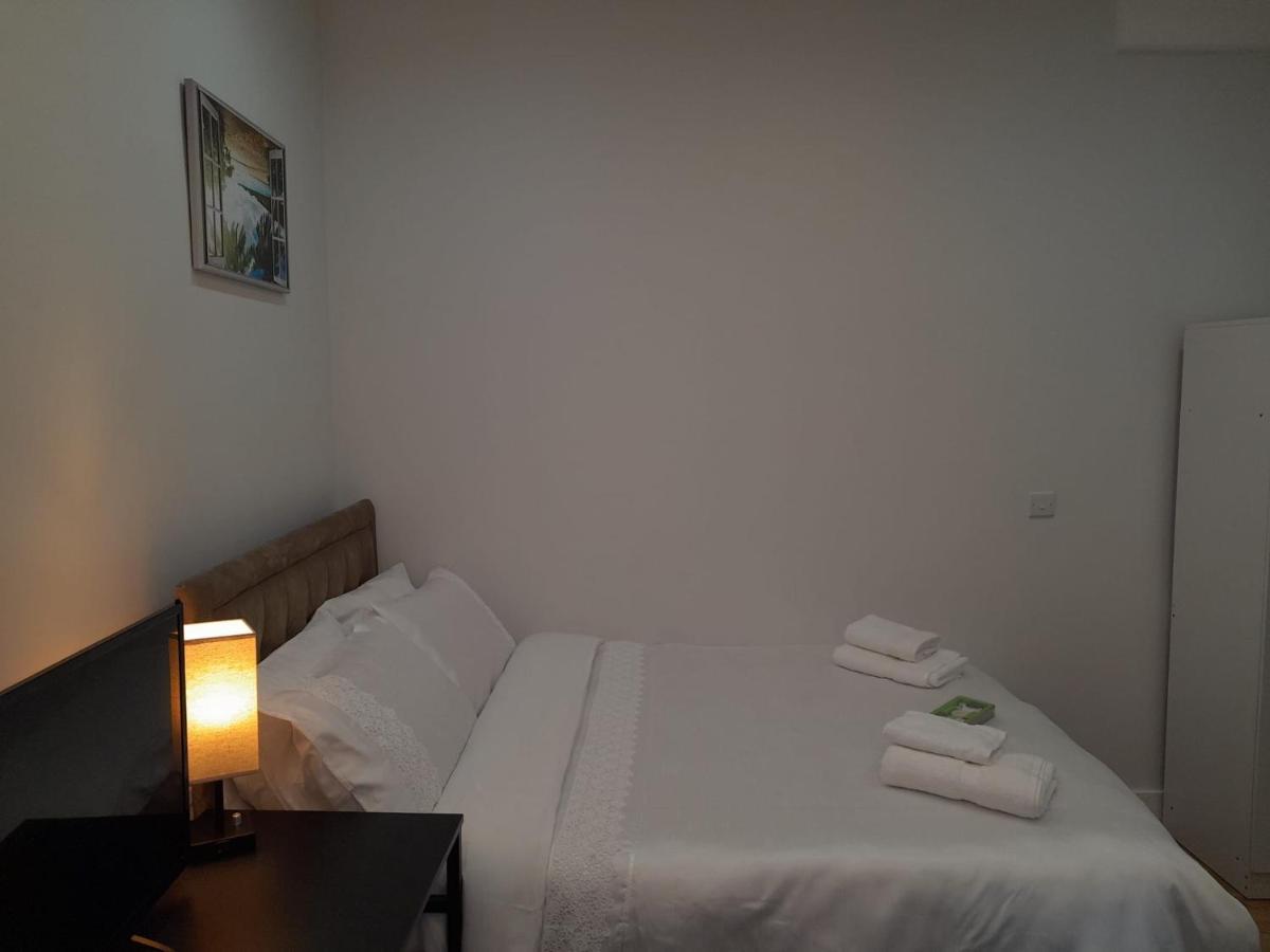 Grand Bleu - London - Next To Piccadilly Line Tube Station & Brand New Facilities Hotel Exterior foto